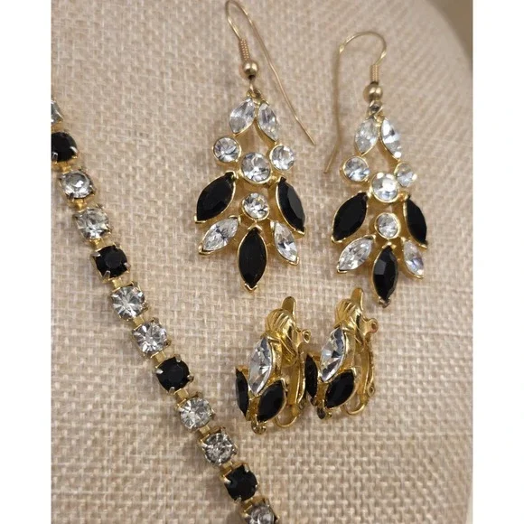 Vintage Trifari Rhinestone Jewelry Set, Choker, Earrings, Bracelet - Signed - Picture 4 of 11